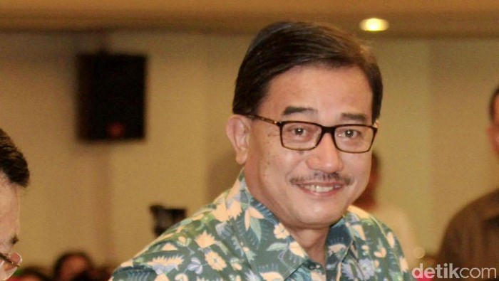 Menteri Agraria dan Tata Ruang/BPN Ferry Mursyidan Baldan di pembukaan seminar sehari parenting Ikatan Istri Karyawan dan Karyawati (Ikawati) Kementerian Agraria dan Tata Ruang/BPN dengan tema 