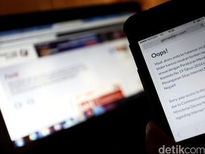 Melindungi Keluarga dari Konten Negatif Dunia Maya