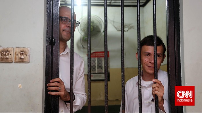 Dengar Vonis Bebas, Hotman Paris Urus 2 Guru JIS Keluar Penjara Hari Ini