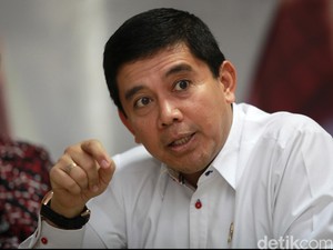 Menteri Yuddy Rapat dengan Komisi II DPR Bahas Guru Honorer K2