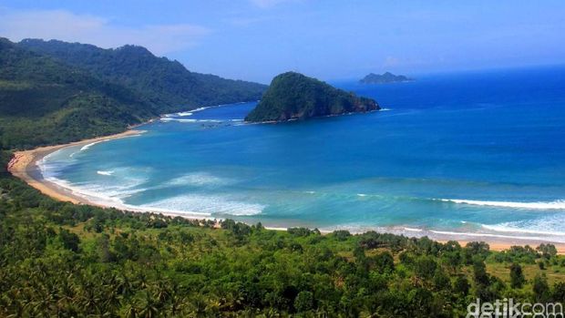 Keindahan alam Pantai Rajegwesi, Teluk Hijau, dan Pantai Pulau Merah di Banyuwangi cukup mempesona disaksikan dari udara. Keindahan pantai itu dipotret dari Helikopter Bell 412 milik Skuadron 400 Wing Udara-1 Puspenerbal dengan Pilot Lettu Laut (P) V. Oktomiawan dan Copilot Lettu Laut (P) Tri Yudha. Istimewa/Sertu Mar Kuwadi.
