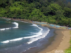 5 Pantai Banyuwangi yang Tak Kalah Cantik dari Bali