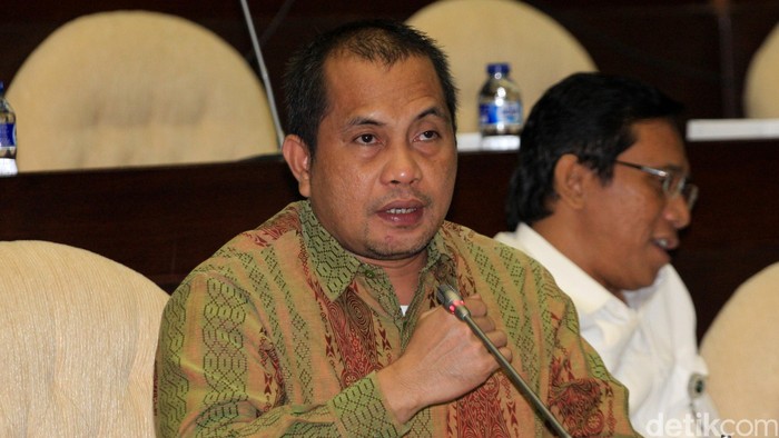 Komisi II menggelar rapat kerja dengan Menteri Desa Pembangunan Daerah Tertinggal dan Transmigrasi Marwan Jafar, Senin (6/4/2015). Rapat tersebut membahas mekanisme pengalokasian, penyaluran dan pertanggungjawaban penggunan dana desa.