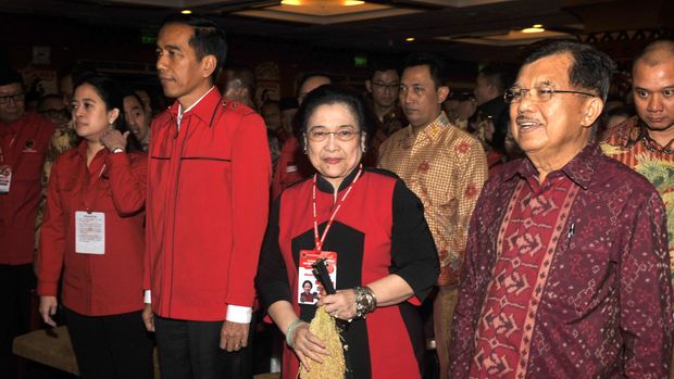 Kebersamaan Jokowi, Megawati, Jusuf Kalla, dan Puan Maharani saat Kongres PDIP 2015.