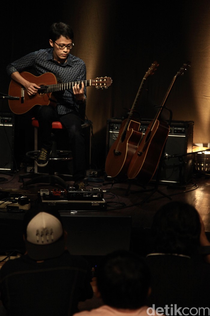 Konser Tohpati Tohpati Ario Hutomo yang lebih dikenal dengan panggilan Tohpati adalah seorang gitaris dan penulis lagu Indonesia. Tohpati merupakan salah satu gitaris jazz yang terkenal.