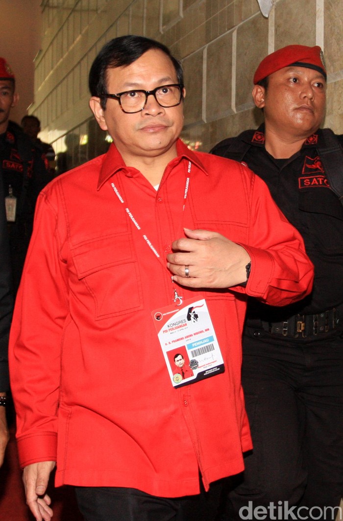 Seskab Pramono Temui Ketum dan Sekjen PDIP, Bahas Apa?