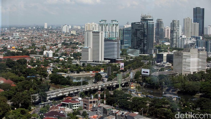 Gubernur DKI Jakarta Basuki Tjahaja Purnama (Ahok) dalam laporan Sidang Parupurna DPRD menyebut pertumbuhan ekonomi di provinsi yang dipimpinnya pada 2014 mencapai 5,95%. Namun, inflasinya juga tinggi, mencapai 8,95%.