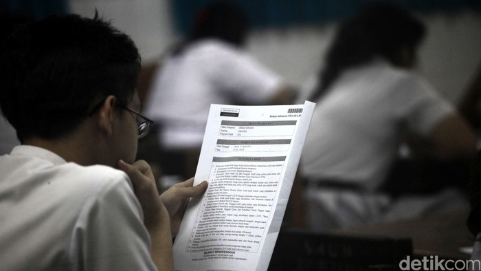 Hanya ada 30 dari seratusan SMA di Jakarta yang melaksanakan Ujian Nasional (UN) 2015 berbasis komputer. Salah satu sekolah favorit seperti SMA Negeri 8 Jakarta termasuk yang tak melaksanakan UN 2015 dengan Computer Base Test (CBT). Sebanyak 344 siswa mengikuti Ujian Nasional (UN) secara manual di SMA Negeri 8 Jakarta.