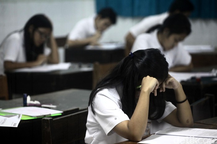 Hanya ada 30 dari seratusan SMA di Jakarta yang melaksanakan Ujian Nasional (UN) 2015 berbasis komputer. Salah satu sekolah favorit seperti SMA Negeri 8 Jakarta termasuk yang tak melaksanakan UN 2015 dengan Computer Base Test (CBT). Sebanyak 344 siswa mengikuti Ujian Nasional (UN) secara manual di SMA Negeri 8 Jakarta.