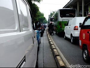 Jatuh Bangun Ahok dalam Mensterilisasi Busway di DKI