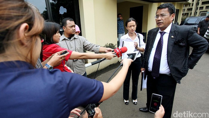 Hotman Paris Gratis Bela Agus Tay Tersangka Pembunuh Engeline