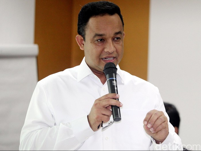 Kementerian Pendidikan dan Kebudayaan saat ini tengah disorot setelah terjadi kebocoran soal ujian nasional tahun 2015 yang dilakukan lewat Google Drive, layanan penyimpanan dan berbagi. Menteri Pendidikan Anies Baswedan pun langsung bicara jelaskan tentang perkembangan penyelenggaraan Ujian Nasional. Mendikbud Anies Baswedan saat menjelaskan perkembangan ujian nasional di kantor Kemendikbud, Jakarta, Kamis (16/04/2015). Rengga Sancaya/detikcom.