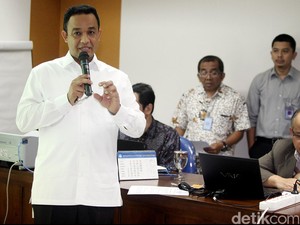 Menteri Anies Kritik Perpeloncoan yang Wajibkan Siswa Pakai Pakaian Aneh