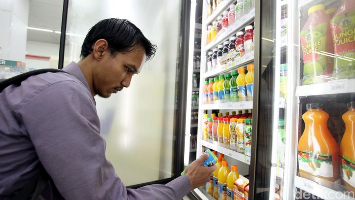 Mulai hari ini larangan menjual bir atau minuman beralkohol untuk golongan alkohol di bawah 5% di minimarket sudah diberlakukan. Minimarket pun sudah tidak lagi menjual minuman beralkohol itu, seperti yang terlihat di kawasan Blok M, Jakarta Selatan, Jumat (17/4/2015). Rengga Sancaya/detikcom.