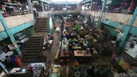 Sayangnya sejak peristiwa kerusuhan massal tahun 1998, pamor kawasan Pasar Senen mulai meredup, apalagi di timur pasar senen telah dibangun pusat perbelanjaan modern Plaza Atrium yang otomatis menyedot pengunjung untuk berbelanja disana daripada ke Pasar Senen. Grandyos Zafna/detikcom  