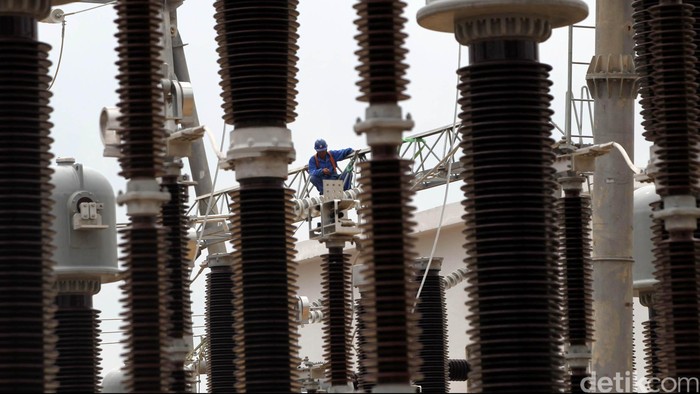 Proyek PLTU Tenayan-Riau berkapasitas 2 X 110 MW terus dikebut. PLTU Unit 1 ditergetkan beroperasi Desember 2015. Sedangkan untuk Unit 2 direncanakan beroperasi Maret 2016. Dengan beroperasinya PLTU ini akan membantu sistem kelistrikan di Riau yang s