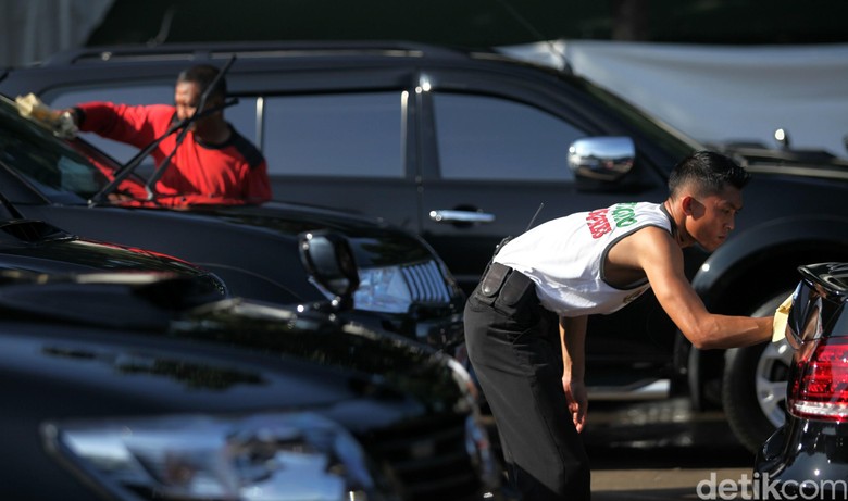 Cuci mobil konvensional. Foto: Agung Pambudhy Cuci mobil konvensional. Foto: Agung Pambudhy