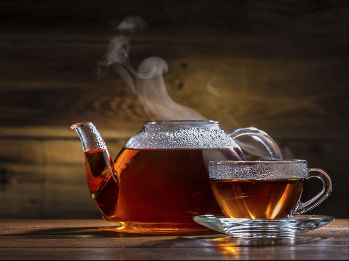 Studi: Minum Teh Tiap Hari Bantu Pangkas Risiko Osteoporosis pada Lansia