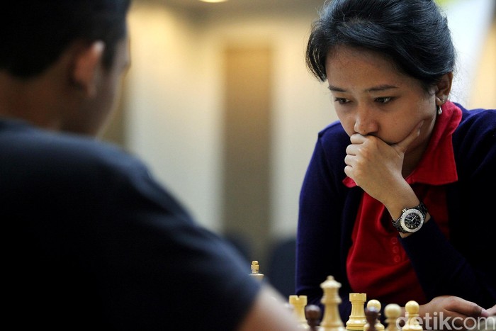 Turnamen Catur Japfa Grand Master Internasional 2015 digelar di Hotel Kartika Chandra Jakarta. Pada hari keenam, Senin, (20/04/2015) yang hanya memainkan satu babak (8), Irene Kharisma Sukandar ditantang yuniornya Muhammad Lutfi Ali.