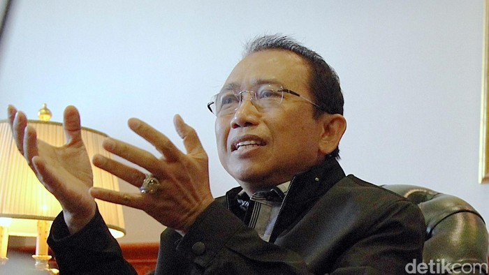 Wakil Ketua Dewan Pembina Partai Demokrat, Marzuki Alie mengaku mendapat dukungan dari para kader daerah untuk maju sebagai Caketum pada kongres di Surabaya pada bulan Mei mendatang. Marzuki mengaku mewadahi dukungan para kader dan siap maju sebagai caketum saat dijumpai di kantornya, Rabu (22/4/2015). Rachman Haryanto/detikcom.