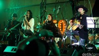 Kepergian Leo Kristi tepat beberapa saat setelah konser penggalangan dananya digelar di Taman Mini Indonesia Indah. Foto: Rengga Sancaya