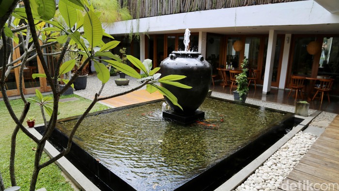 Tjendana Bistro berdiri megah di kawasan Jl. Sukajadi, Bandung, Jawa Barat. Dibangun di lahan seluas 220 meter persegi dengan dua konsep yaitu indoor dan garden membuat bistro ini cocok digunakan untuk berbagai acara. dikhy sasra/detikfoto