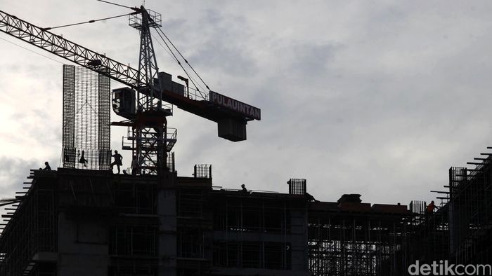 Proyeksi Pertumbuhan Ekonomi Proyeksi Pertumbuhan Ekonomi
Pembangunan gedung bertingkat di kawasan Jakarta Selatan, Kamis (30/04/2015). Chief Economist BRI Anggito Abimanyu mengatakan pertumbuhan ekonomi Indonesia di kuartal I-2015 diperkirakan akan melambat hanya di level 4,9 persen sampai 5 persen atau terendah dalam lima tahun terakhir. Grandyos Zafna/detikcom