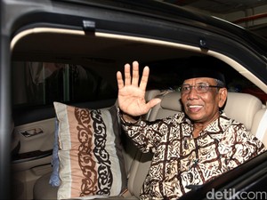 Isak Tangis Keluarga Warnai Kepergian KH Hasyim Muzadi