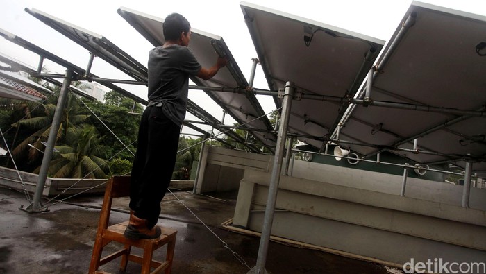 Pakai Panel Surya, Warga Ini Irit Bayar Listrik 75% per Bulan