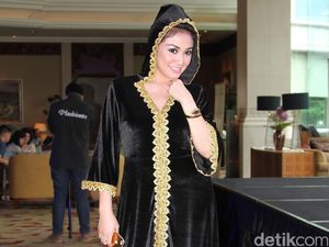 Pulang Umrah, Virnie Ismail Mantap Berhijab?