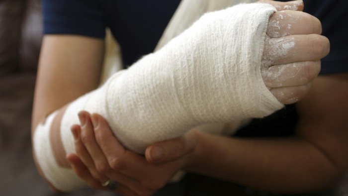 Kereta Api Pembawa 20 Gerbong Barang Anjlok di Deli Serdang