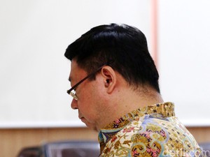 MK Tolak Gugatan Terpidana Skandal Bank Century Robert Tantular