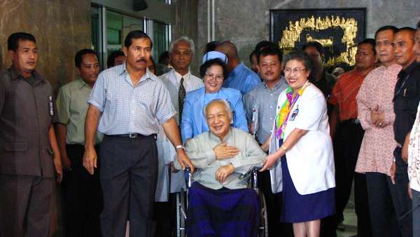 Pembelaan Eks Presiden Soeharto Soal Penyelewengan Dana Rp 4,4 Triliun Pembelaan Eks Presiden Soeharto Soal Penyelewengan Dana Rp 4,4 Triliun