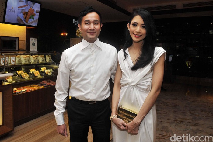 Aldi Bragi dan Ririn Dwi Ariyanti Aldi Bragi dan Ririn Dwi Ariyanti