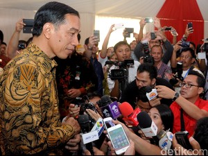 Jokowi: Sekarang Trending Topic-nya Papa Minta Saham