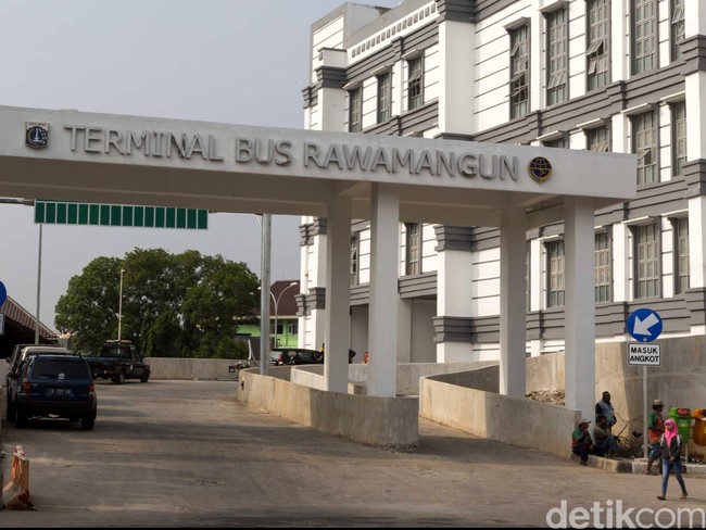 Ketika Ahok Curigai Aroma KKN Proyek Terminal Rawamangun Rp 47 M