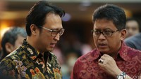 Bu Mega menugaskan Mas Prananda dan saya untuk melakukan dialog tersebut. Kami akan mencari waktu yang tepat. Setelah Rakernas, kami akan membahas implementasi dari seluruh keputusan dan rekomendasi Rakernas dan kami akan berikan ruang untuk dialog dengan partai lain, kata Sekjen PDIP Hasto Kristiyanto. (Foto: Dikhy Sasra)