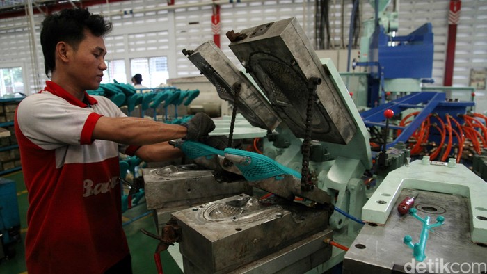 Kemenperin Ngaku Bingung Pabrik Sepatu Bata di Purwakarta Tutup