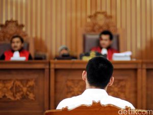Bagikan Gula Pasir Saat Kampanye, Sepasang Caleg PAN Dipenjara 15 Hari