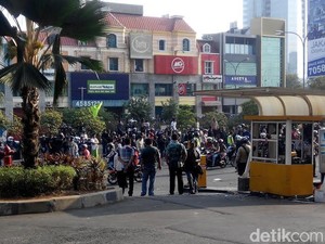 2 Kelompok Ribut di Sekitar MOI, 1 Mesin Tiket Dirusak