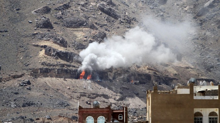 Arab Saudi Serang Gudang Senjata Houthi, 8 Warga Sipil Tewas