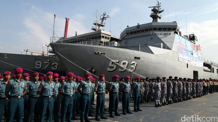 TNI AL Siapkan KRI untuk Pengobatan ISPA Korban Asap