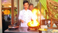 Pada awal kariernya, Gibran bergelut di dunia bisnis. Seusai menyelesaikan studi, dia kembali ke Indonesia dan mulai membuka bisnis katering Chilli Pari Catering Service pada 2010. Dia kemudian diangkat menjadi ketua Asosiasi Perusahaan Jasa Boga Indonesia (APJBI) Kota Solo. Reno Hastukrisnapati Widarto/Detikcom