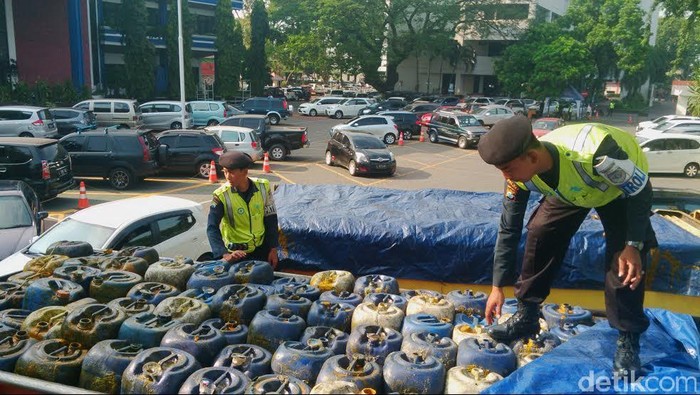 Pengiriman Ratusan Jerigen CPO Ilegal Digagalkan