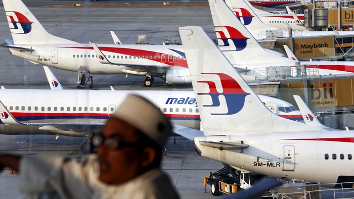 Malaysia Airlines planes are seen on the tarmac at the Kuala Lumpur International Airport in this March 12, 2014 file photo. The airline is set to terminate at least one-third of its 20,000 workforce in its effort to save the national carrier, local media reported on May 25, 2015.  REUTERS/Damir Sagolj/Files
