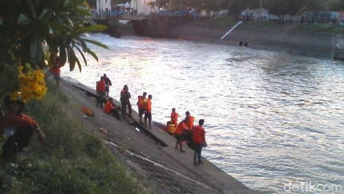 Seorang Pria Bunuh Diri Terjun ke Sungai Jagir