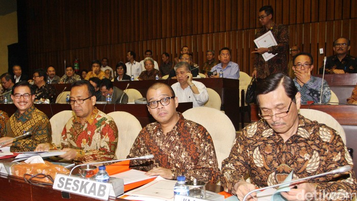 Elite PDIP: Kabarnya Rini Soemarno dan Andi Widjajanto Kena Reshuffle