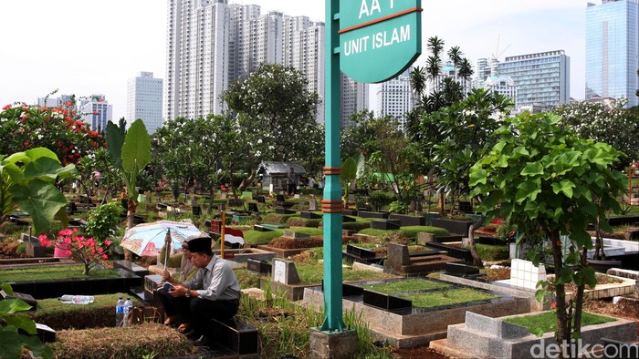 Ahok: Dalam Sehari, Kadis Pertamanan dan Pemakaman Temukan 80 Makam Fiktif
