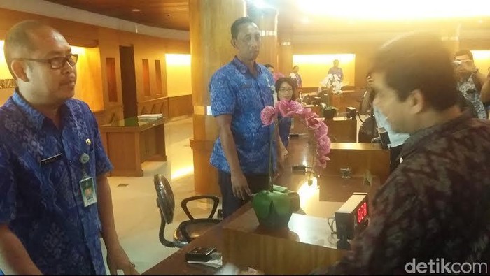 Tanya Soal Urus IMB, Menteri Yuddy: Ada Tanah Kosong Nggak?
