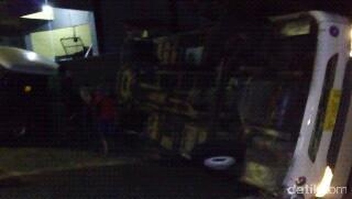 Bus Terguling di Bromo, 17 Wisatawan Luka